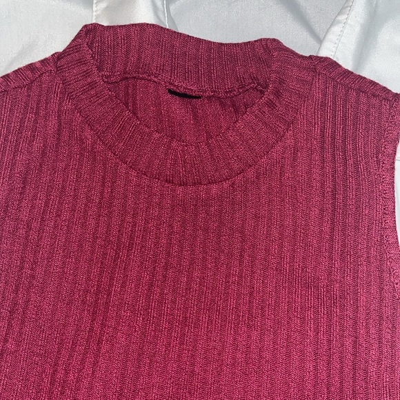 Vest only….maroon ribbed vest. - Picture 6 of 6